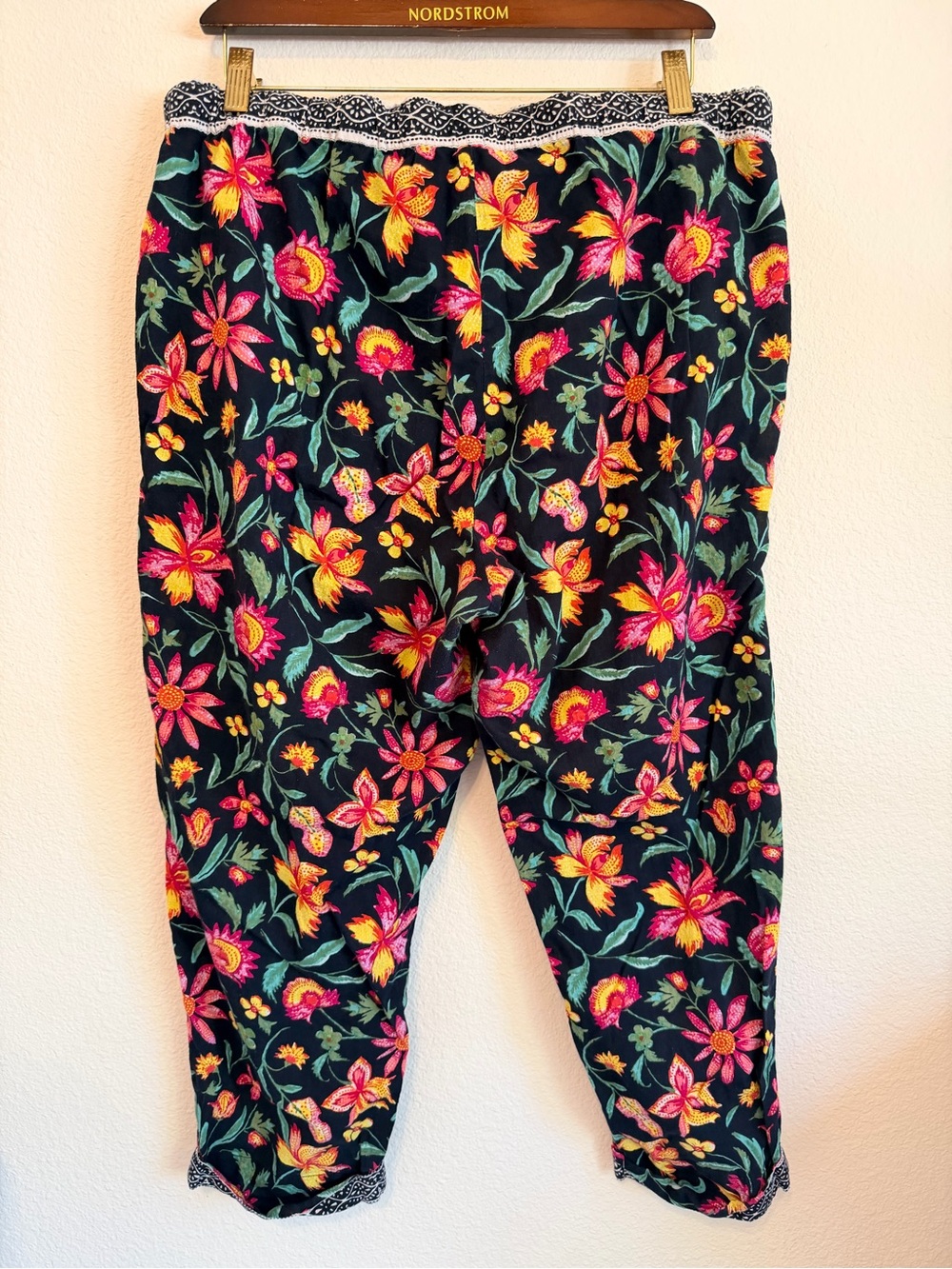 Sundance Leia cotton cropped pants, floral print, pull up draw string size L - Picture 11 of 14